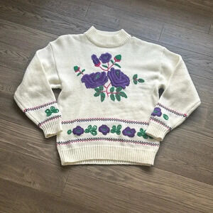 Avocado | Vintage 80’s 90’s Made in Hong Kong knit sweater / embroidered flowers